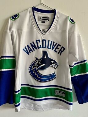 Reebok Vancouver Canucks Women’s White/Blue/Green NHL Hockey Jersey